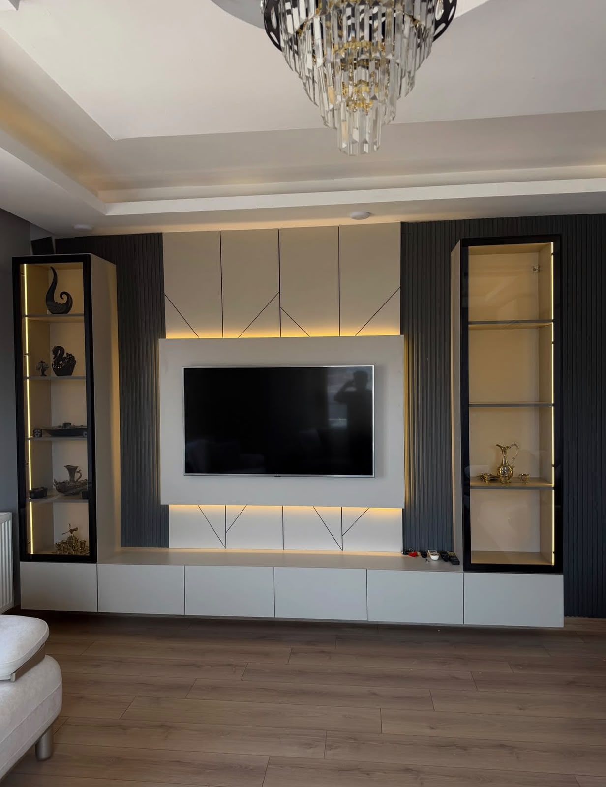 Elan TV Ünitesi